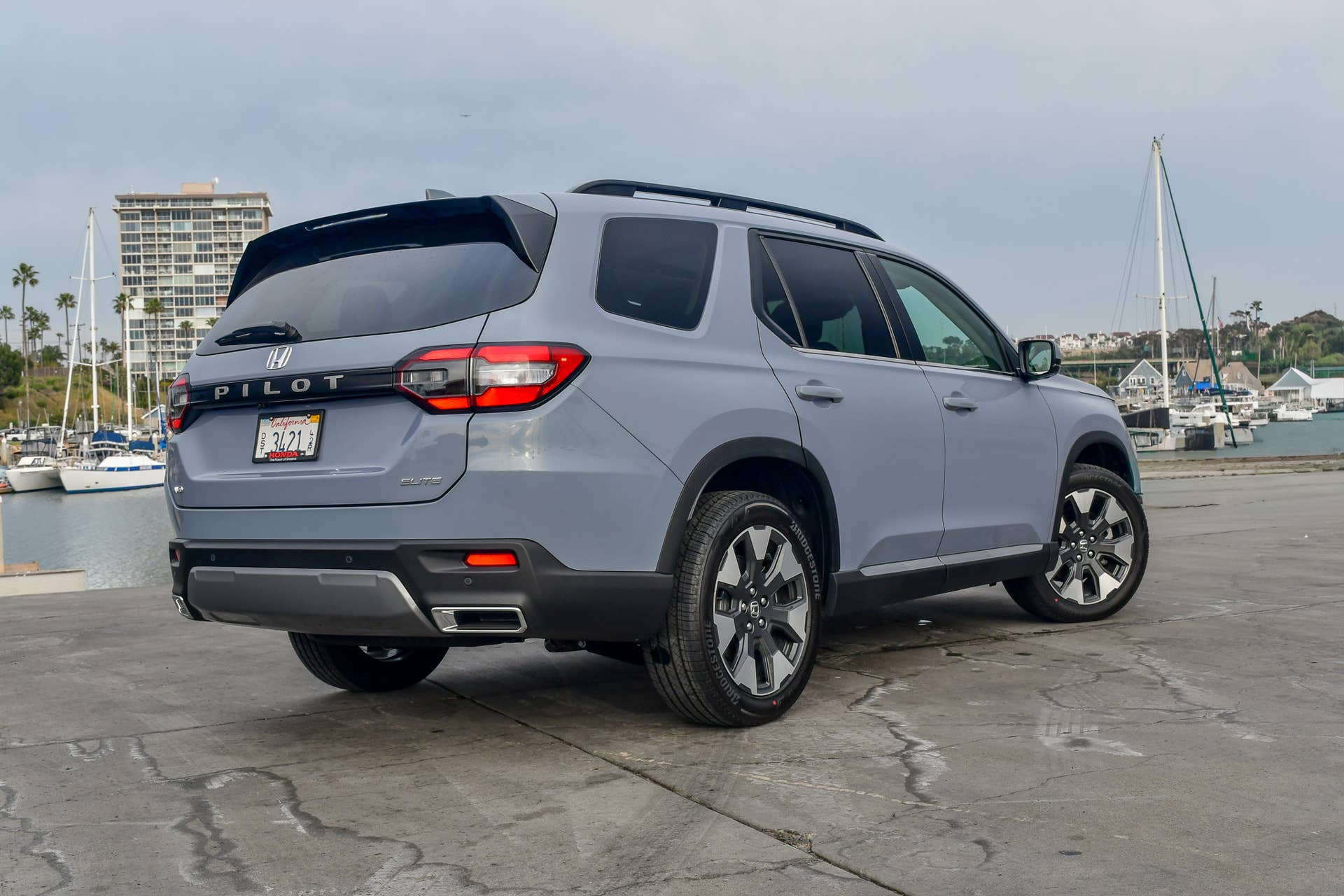 The rear quarter end of the 2026 Honda Pilot Elite AWD