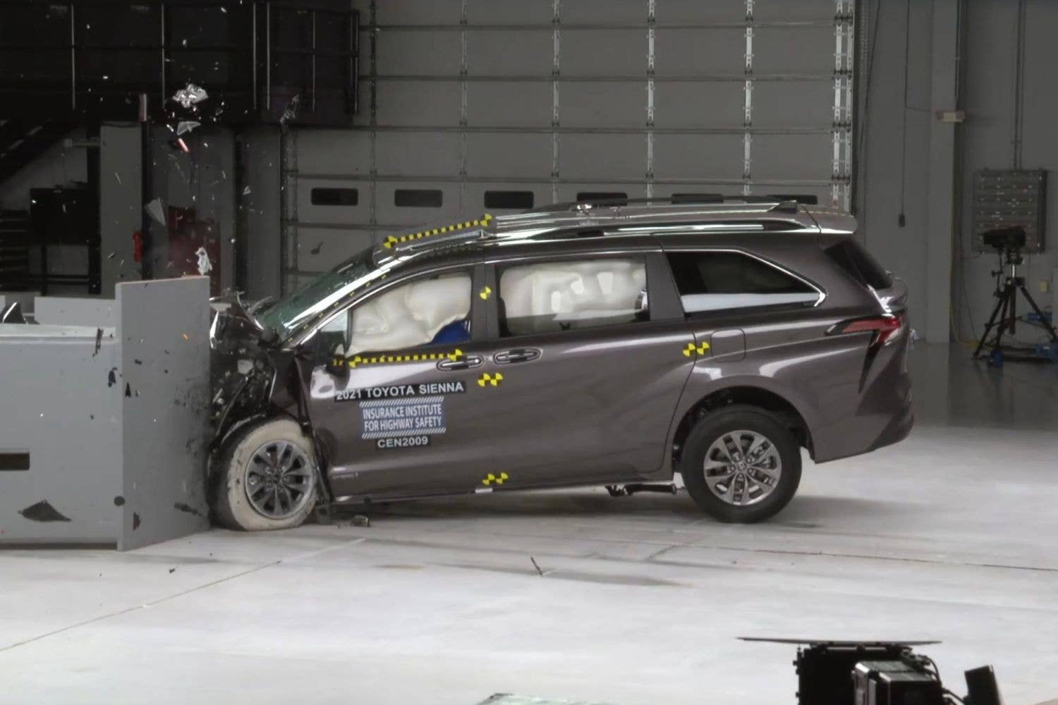 toyota-sienna-tested-by-the-iihs.jpg?io=1&profile=rss