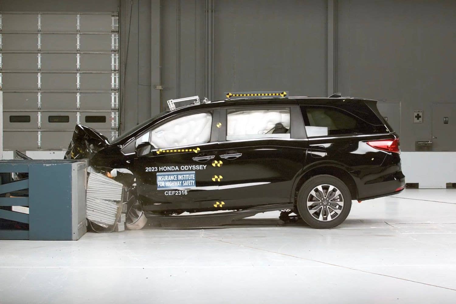 Honda Odyssey tested by the IIHS