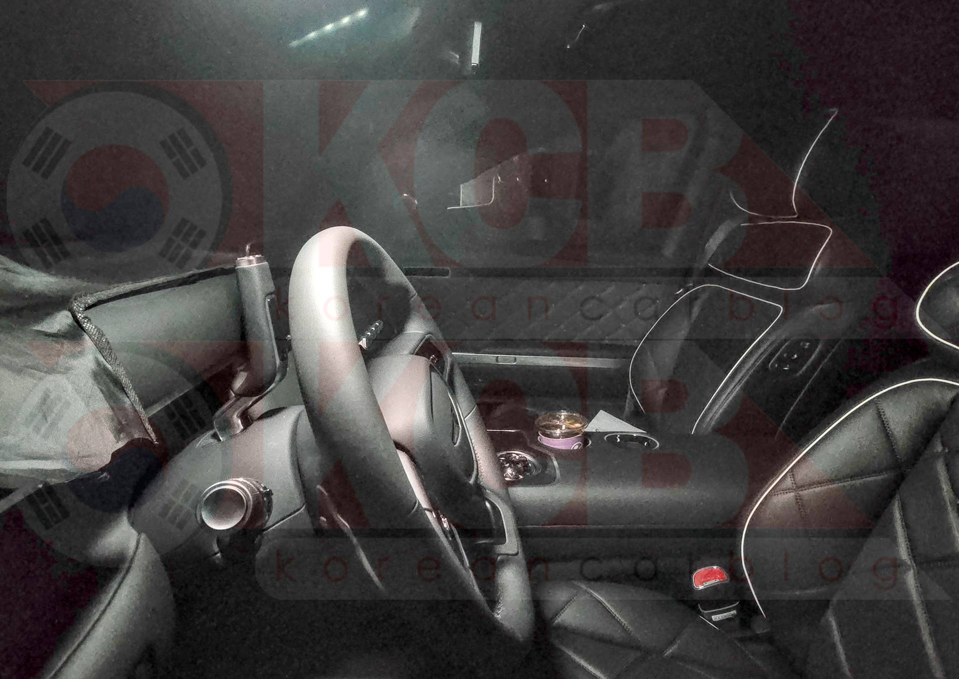 Interior of the Genesis GV90 leaked