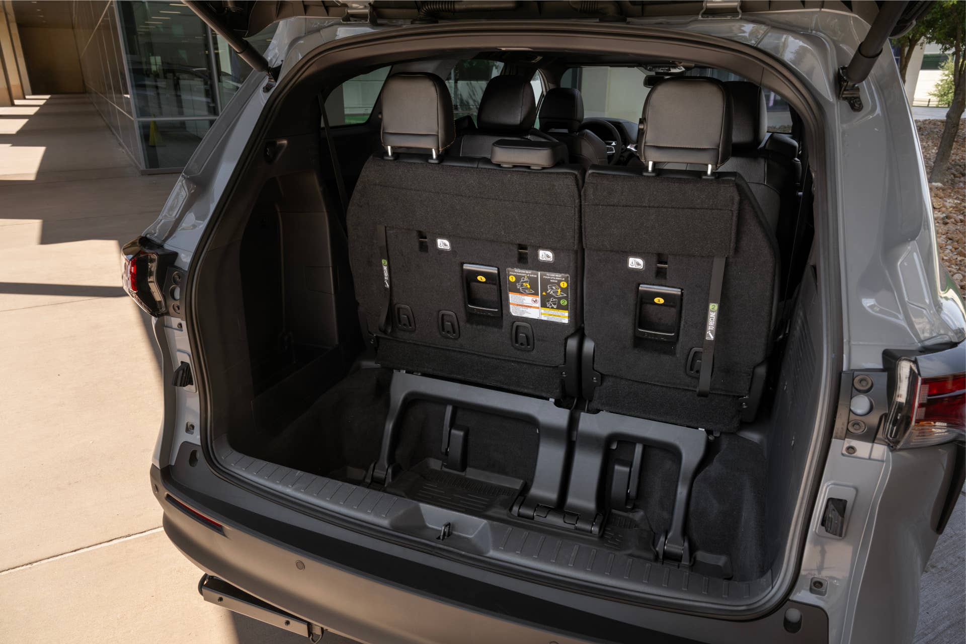 2025-2026 Toyota Sienna trunk