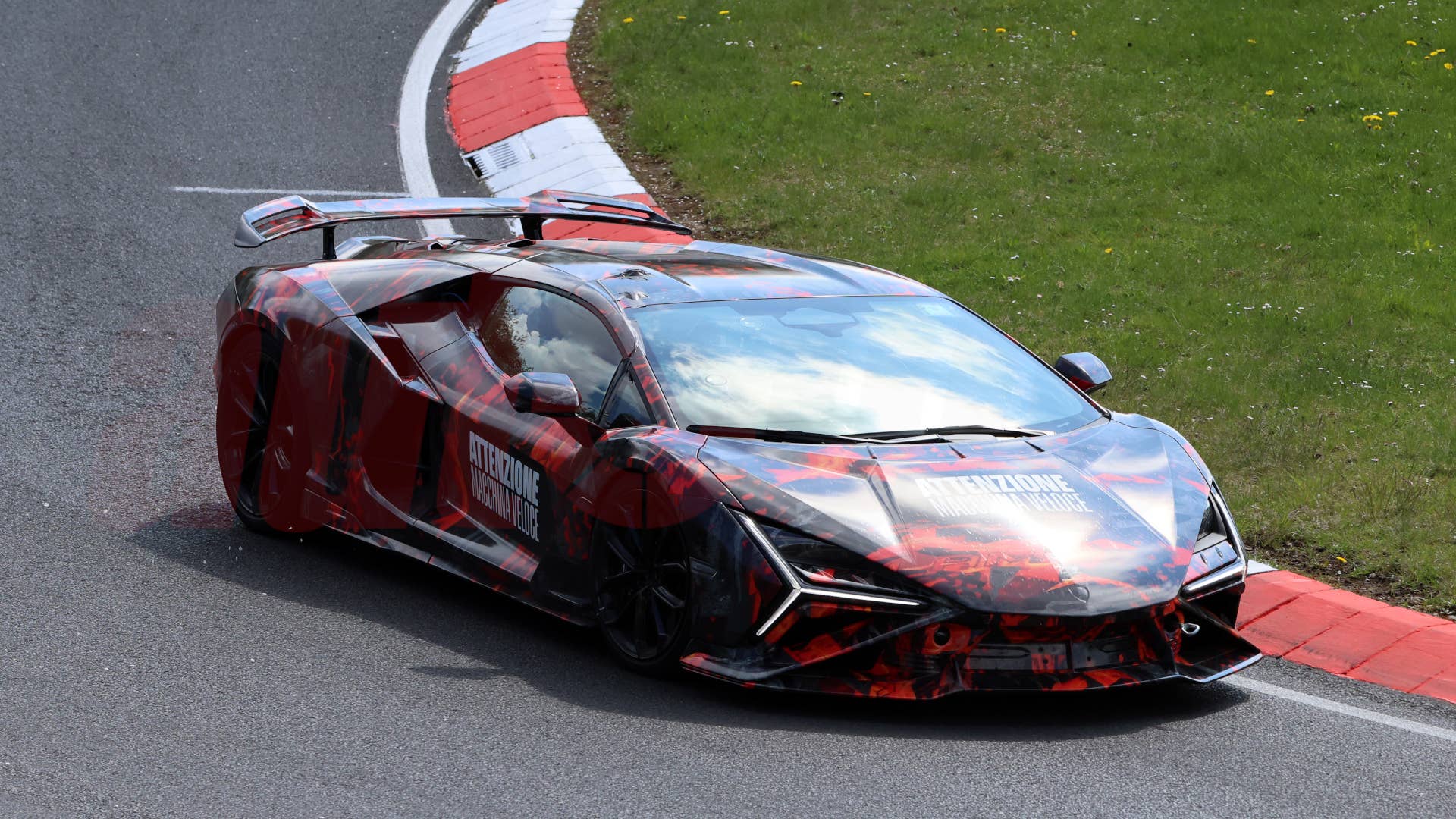Lamborghini testet einen noch wilderen Revuelto SV