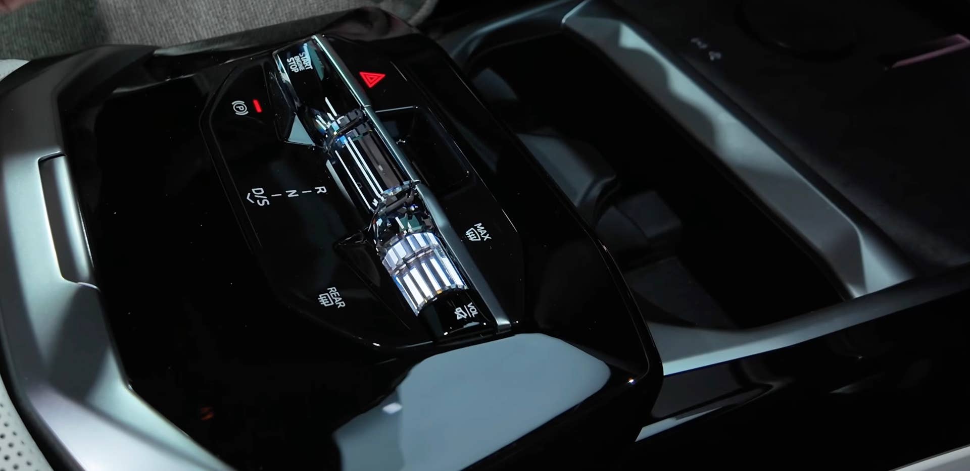 2027 BMW 7 Series gear selector