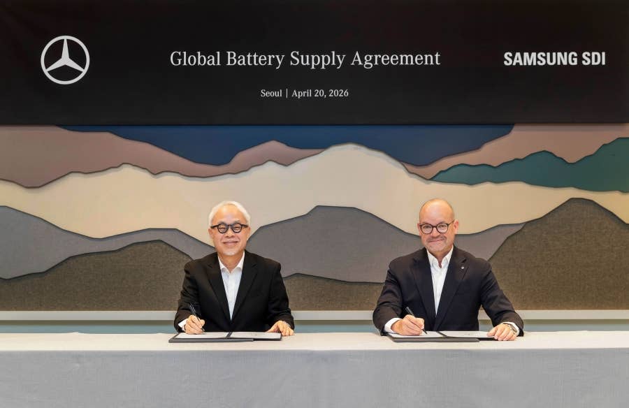 Samsung SDI and Mercedes Executives Signing Deal