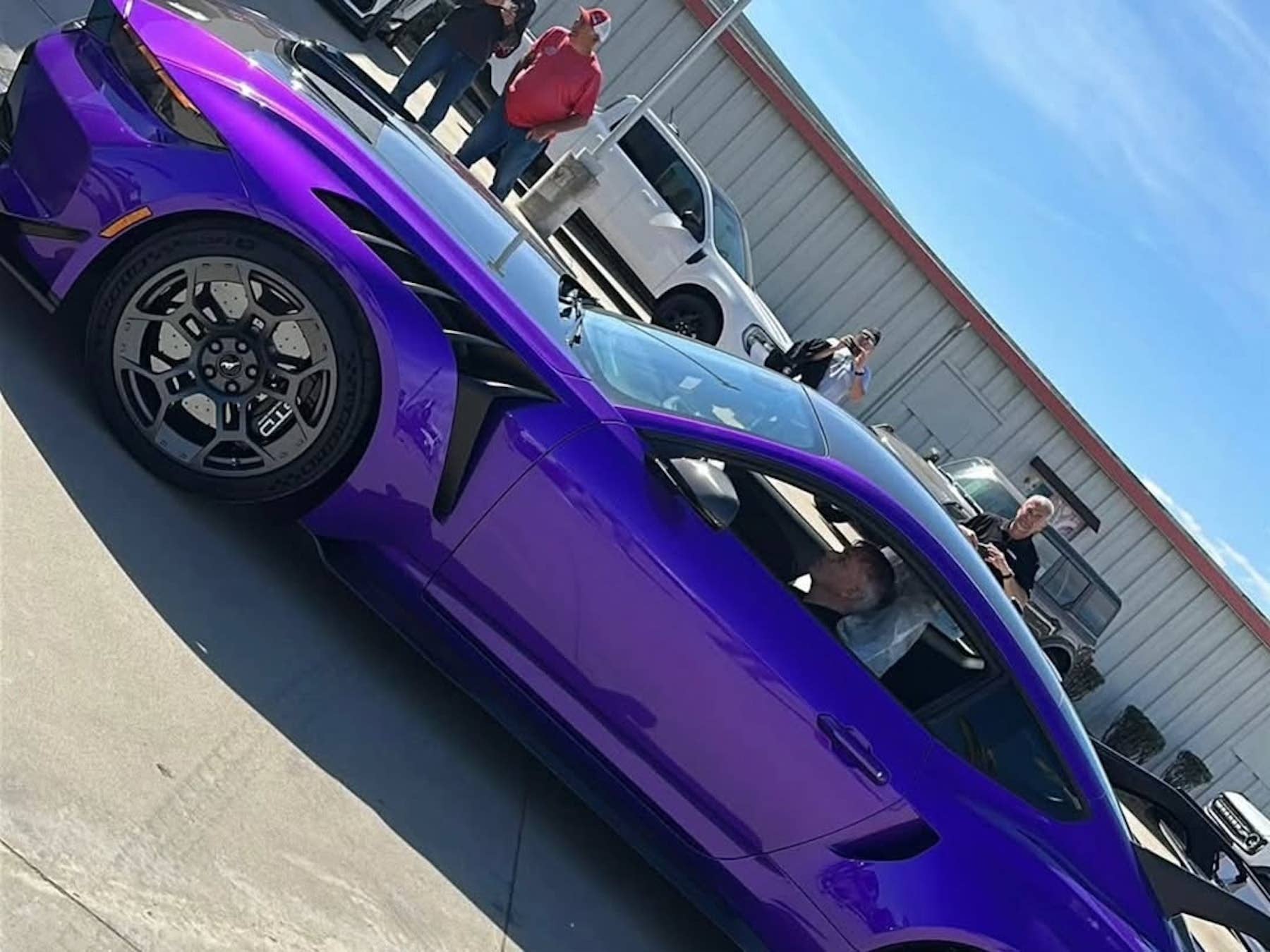 ford-mustang-gtd-in-lamborghini-color-proves-that-you-can-order-literally-any-paint_1.jpg?io=1&profile=rss