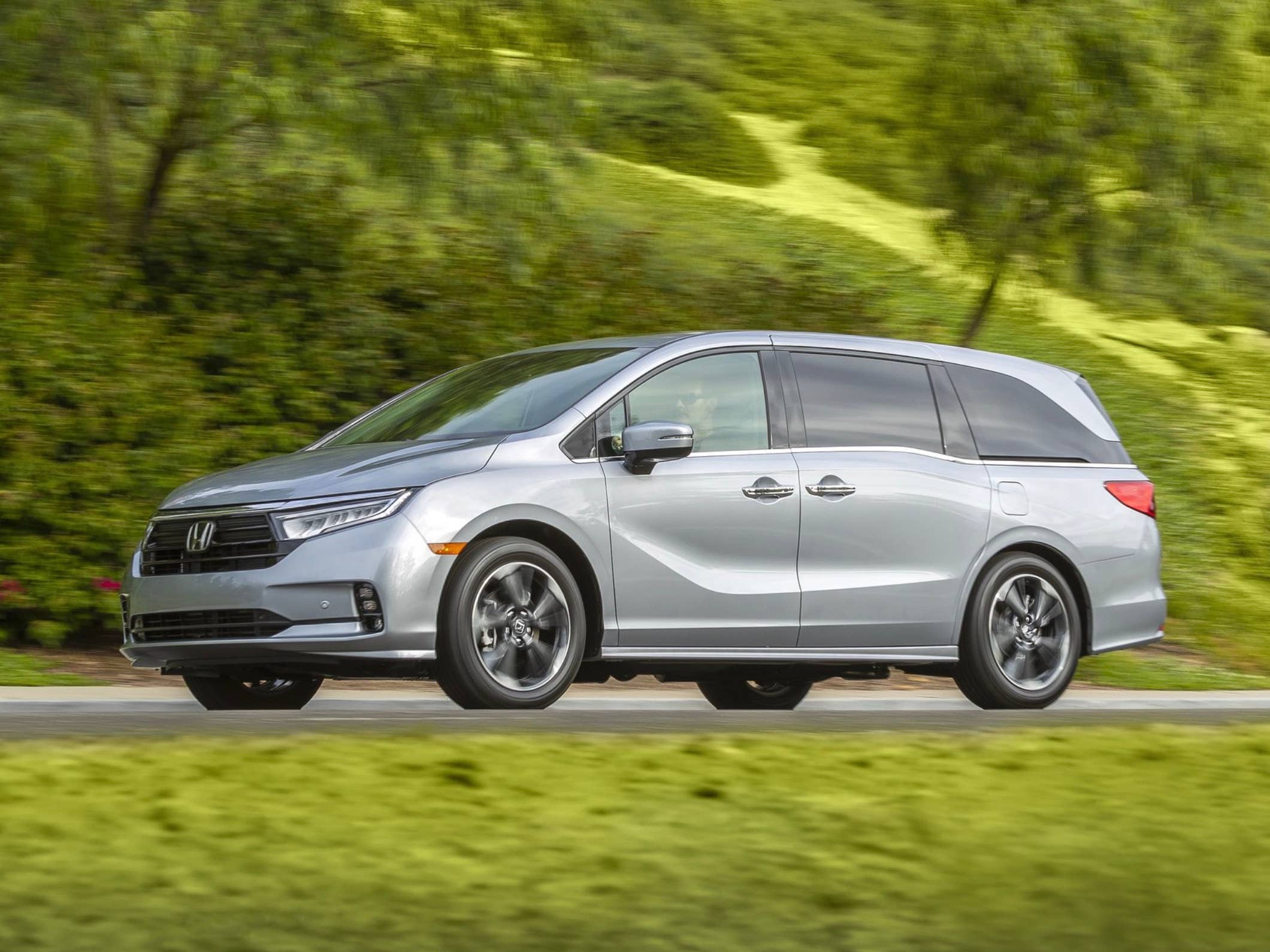 440,000 Honda Odysseys Recalled as Potholes Could Trigger Airbags ...