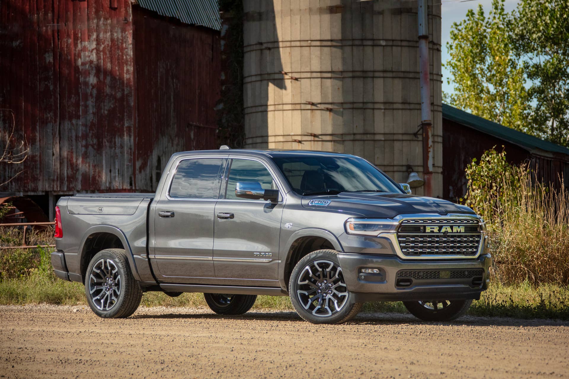2026 Ram 1500 Limited 5.7 HEMI® V8 silver front angled view