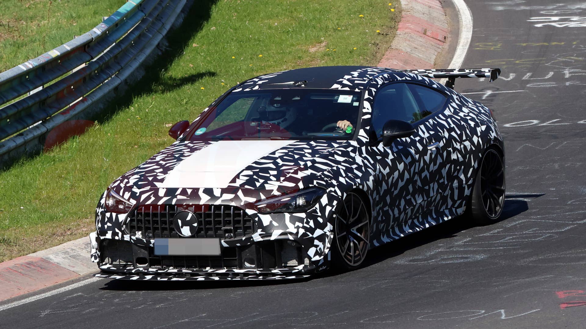 Mercedes’ 646-HP AMG CLE Could Make the BMW M4 CSL Look Tame - Autoblog