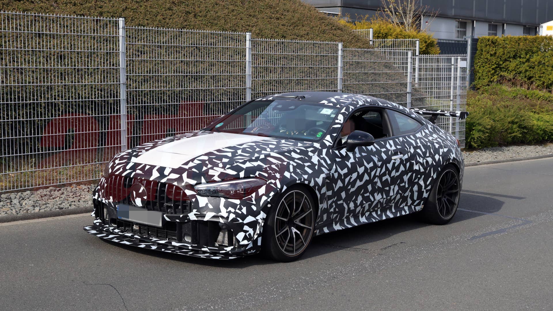 Mercedes’ 646-HP AMG CLE Could Make the BMW M4 CSL Look Tame - Autoblog