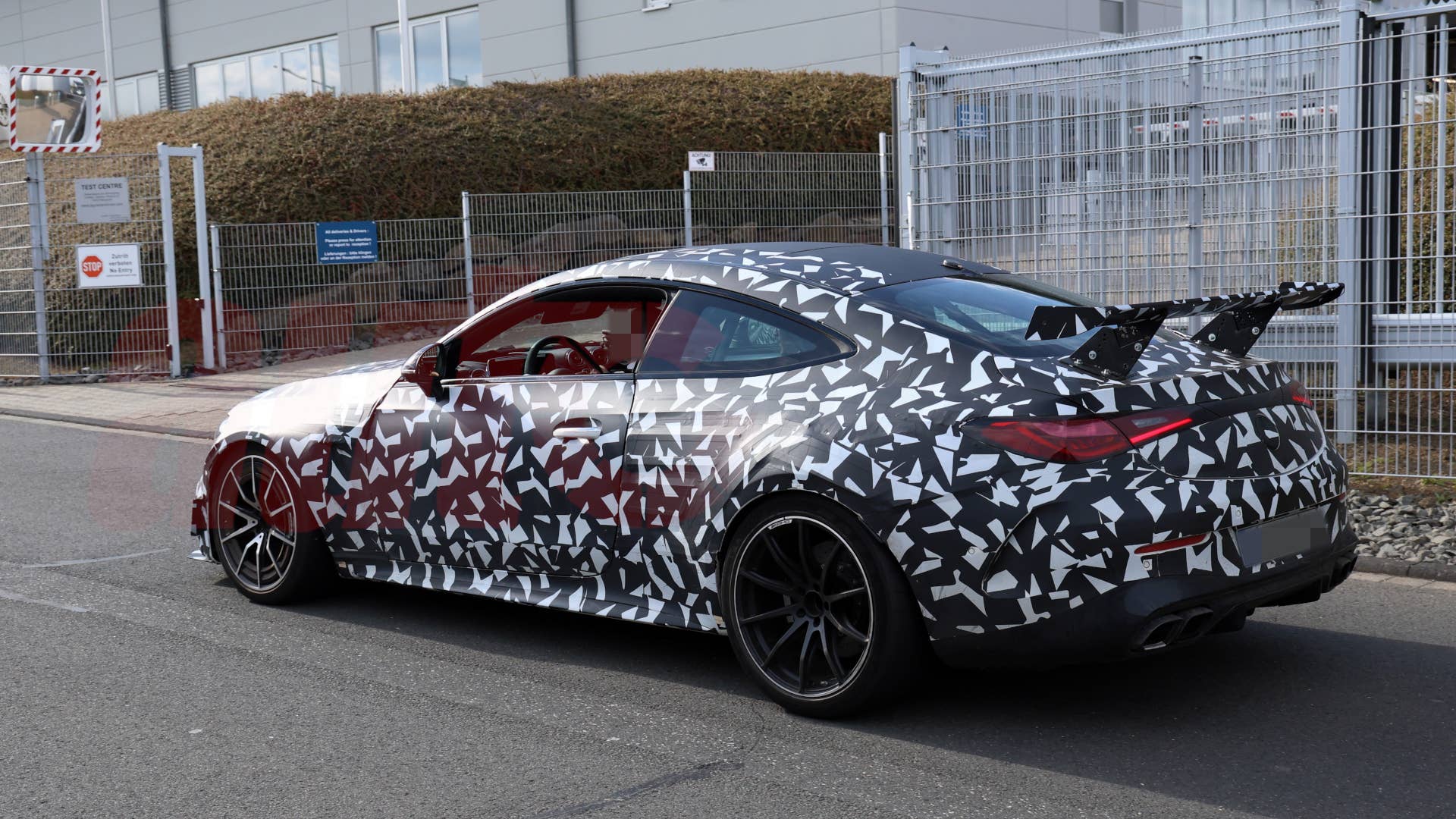 Mercedes’ 646-HP AMG CLE Could Make the BMW M4 CSL Look Tame - Autoblog