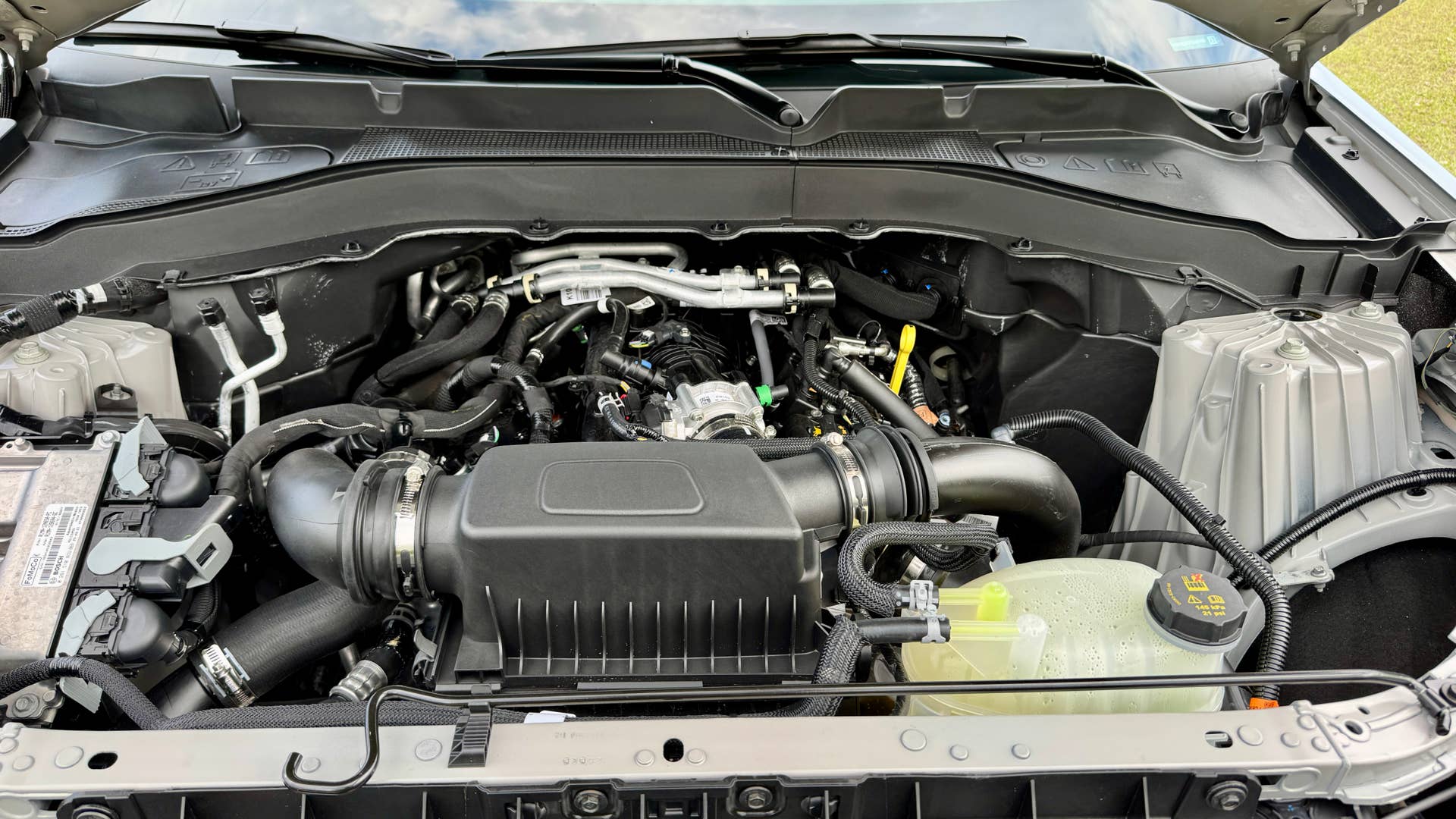 The 2026 Ford Explorer Packs a 400-HP Raptor Engine to Take on the Kia ...