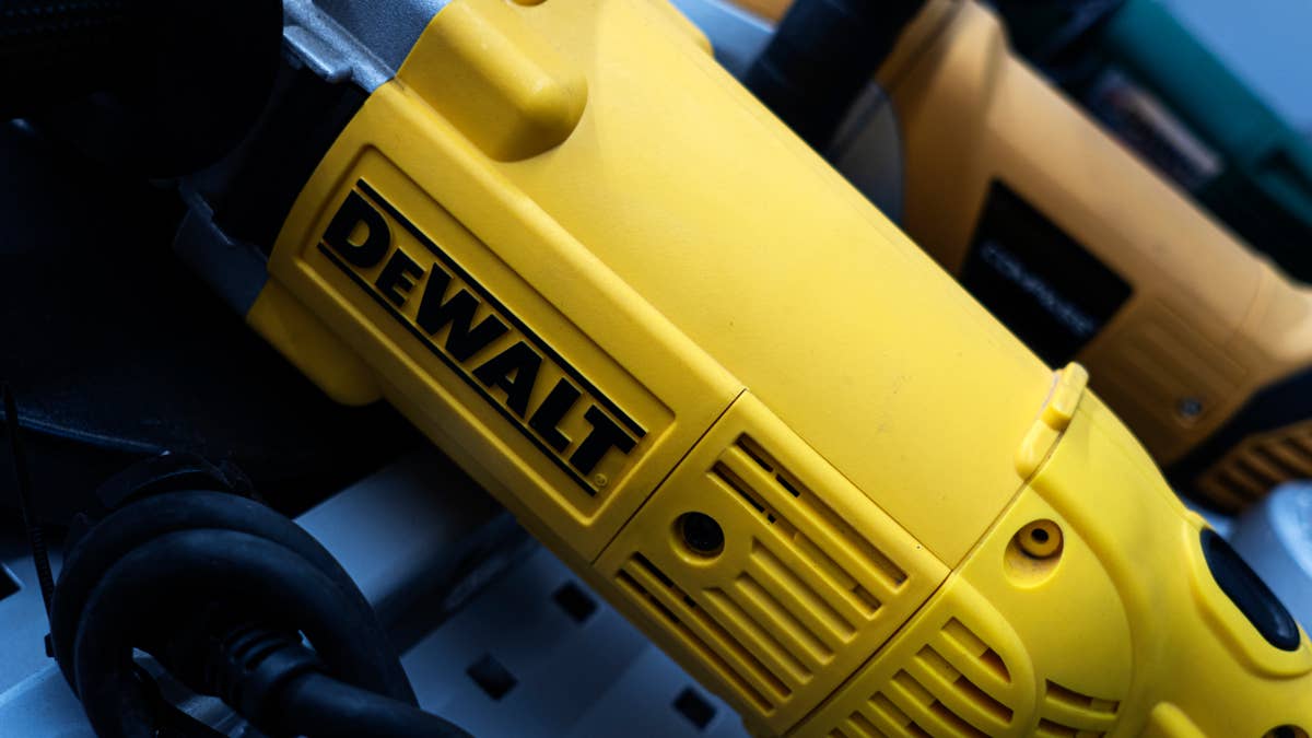 DeWalt’s 20V Max Cordless Band Saw Is Now $100 Off at Amazon