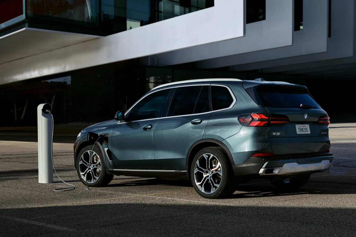 Wilkins Display Rack 2026 BMW X5 Review, Specs, Pricing and Warranty - Autoblog