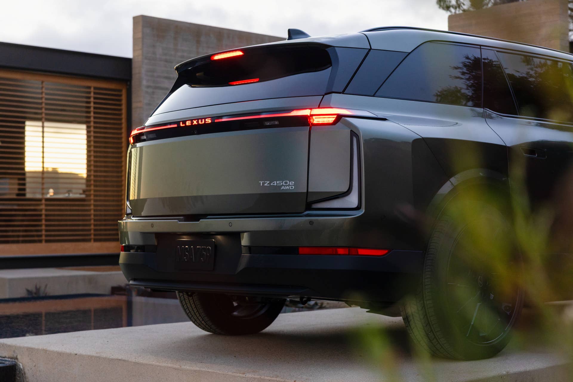 2027-lexus-tz-green-rear-