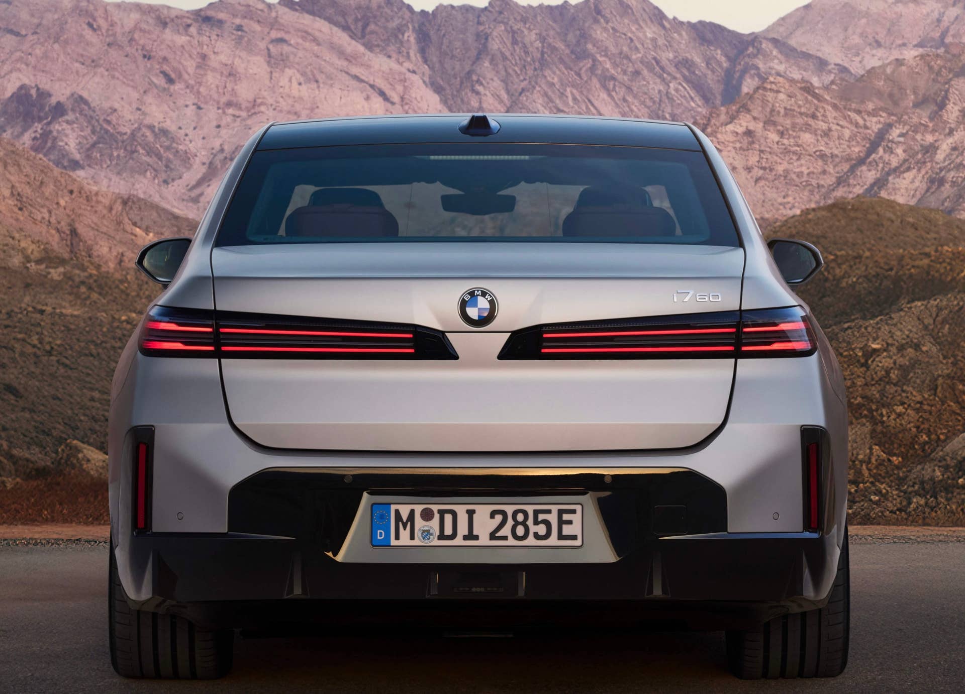 2027 BMW i7 60 xDrive in silver rear view
