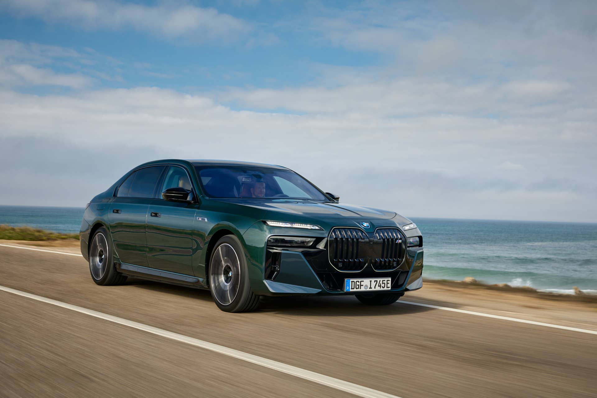 2025-2026 BMW i7