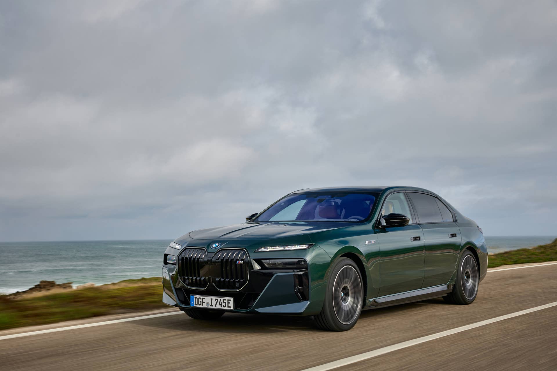 2025-2026 BMW i7