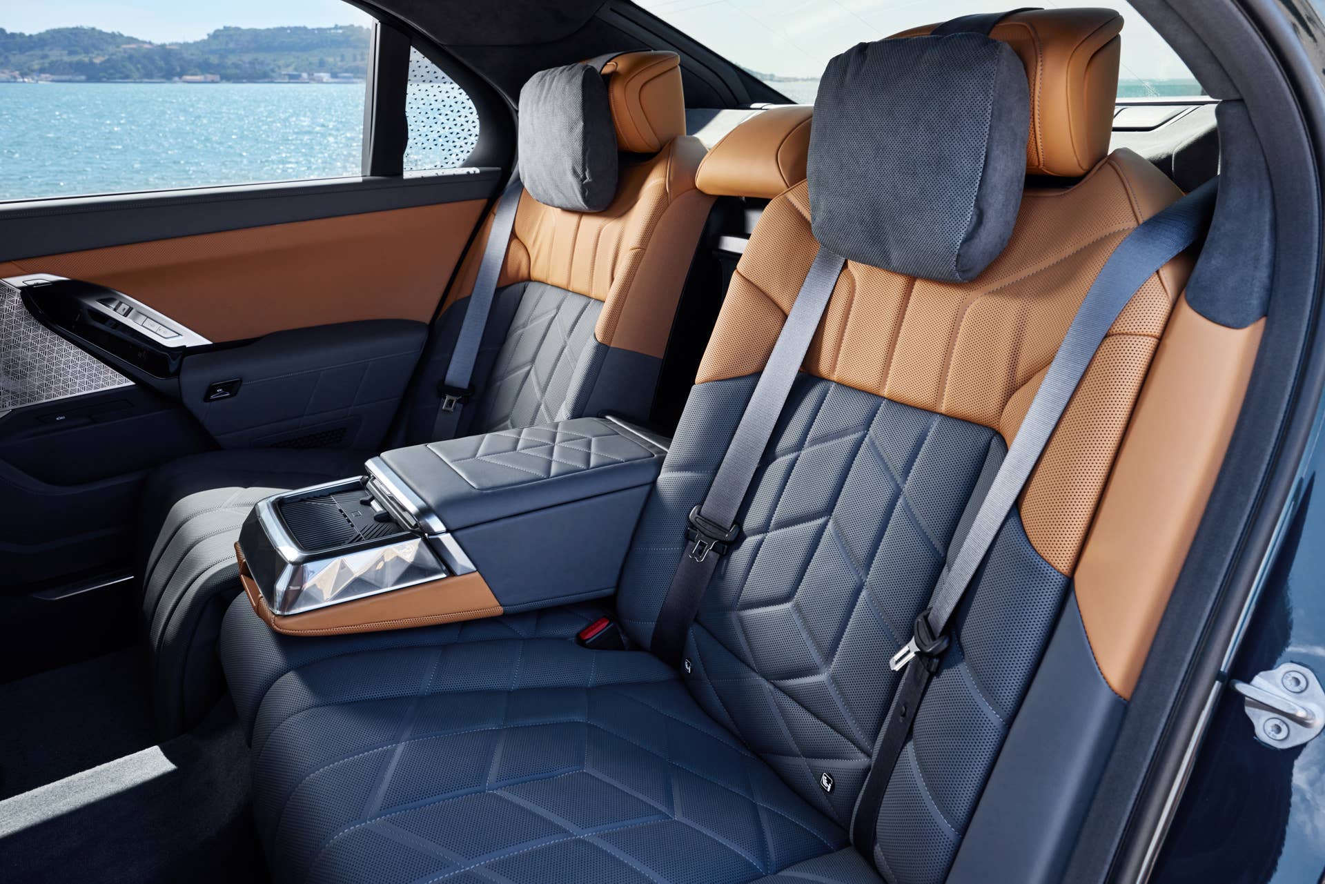 2025-2026 BMW i7