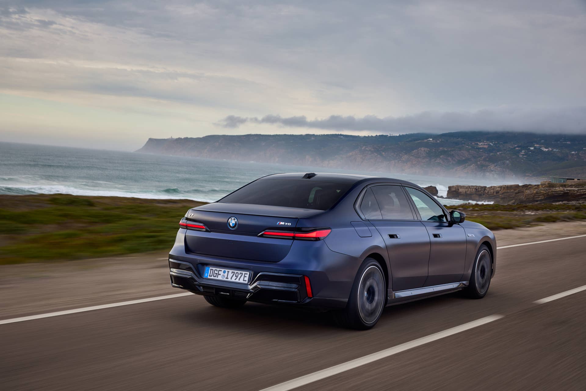 2025-2026 BMW i7