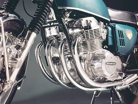 Close up shot of the engine of a Honda CB750