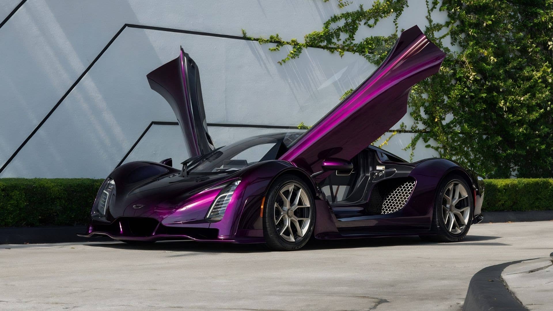 Czinger 21C VMax Turns 1,250 HP Into A Color-Shifting Purple