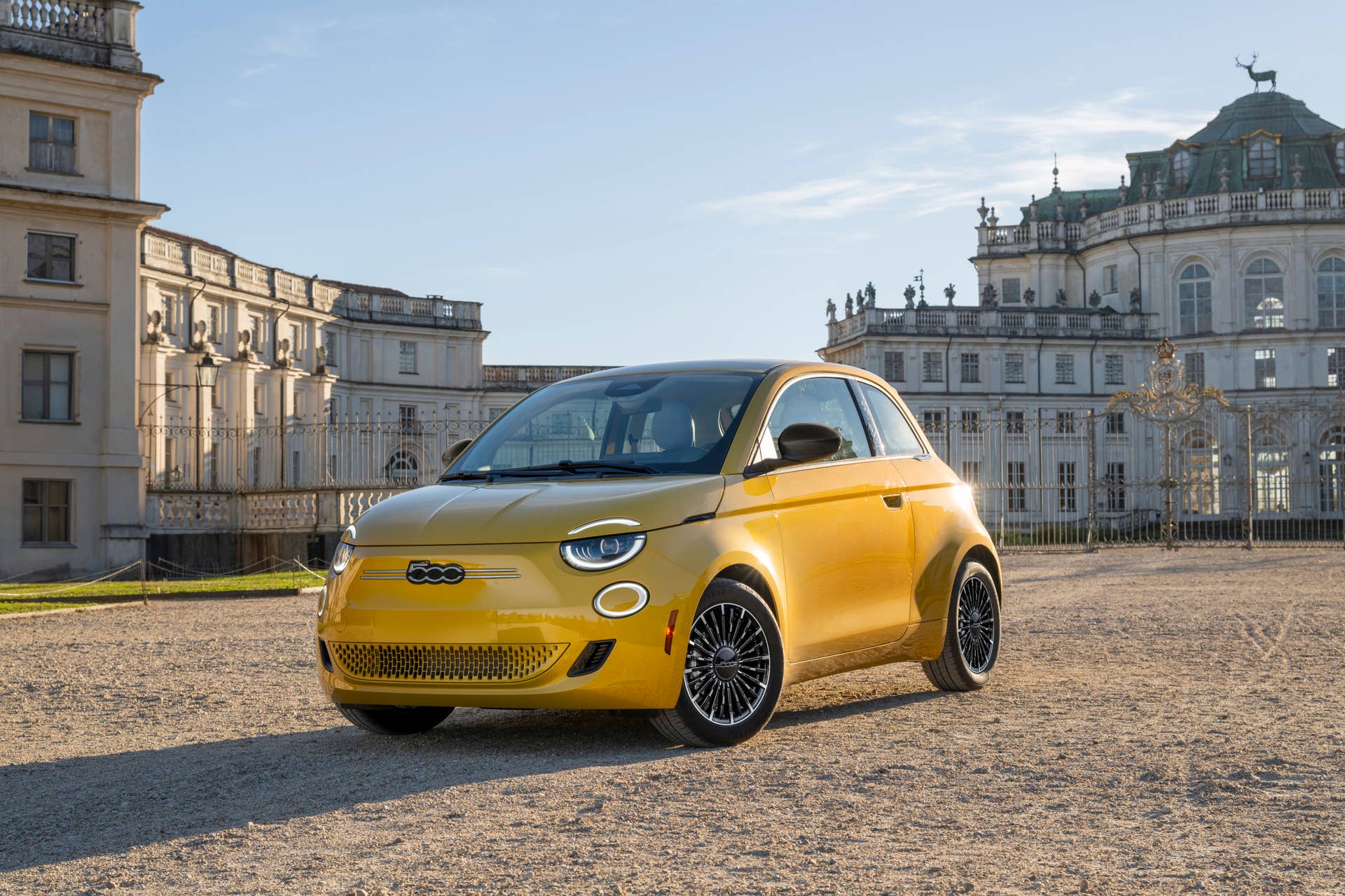 2026 Fiat 500e Icona in Miami Sunset front angled view