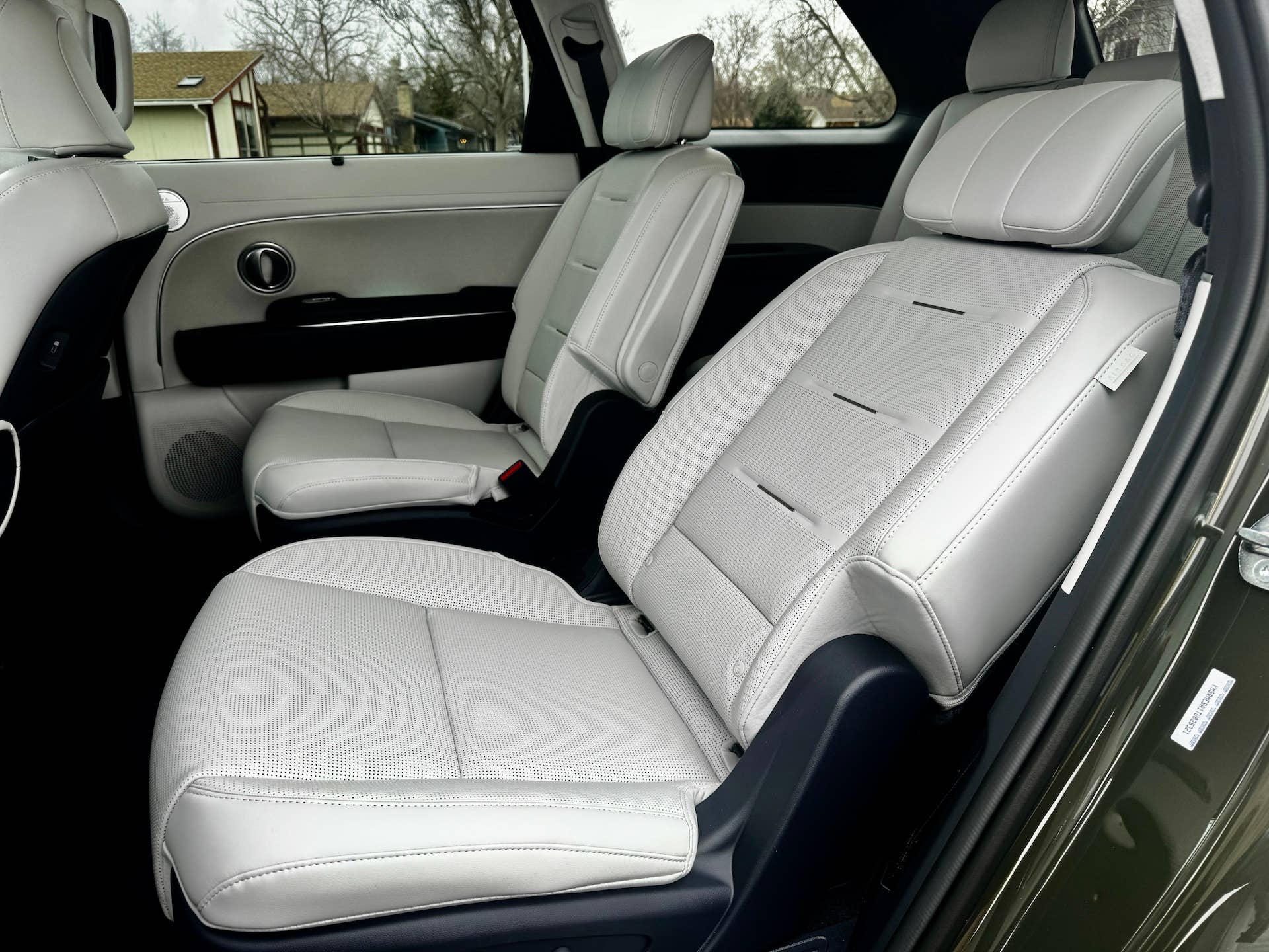2026 Hyundai Palisade Hybrid second-row captain's chairs
