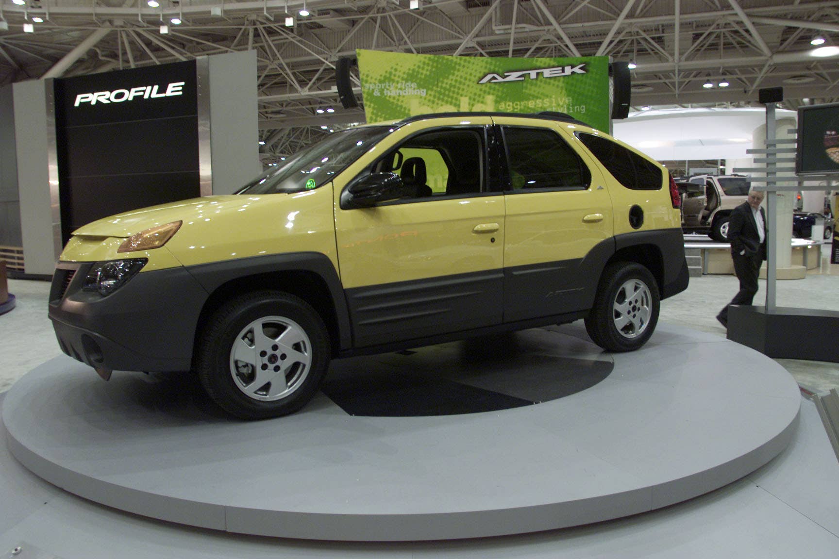. -- New Pontiac Aztek SUV(Photo By JERRY HOLT/Star Tribune via Getty Images)