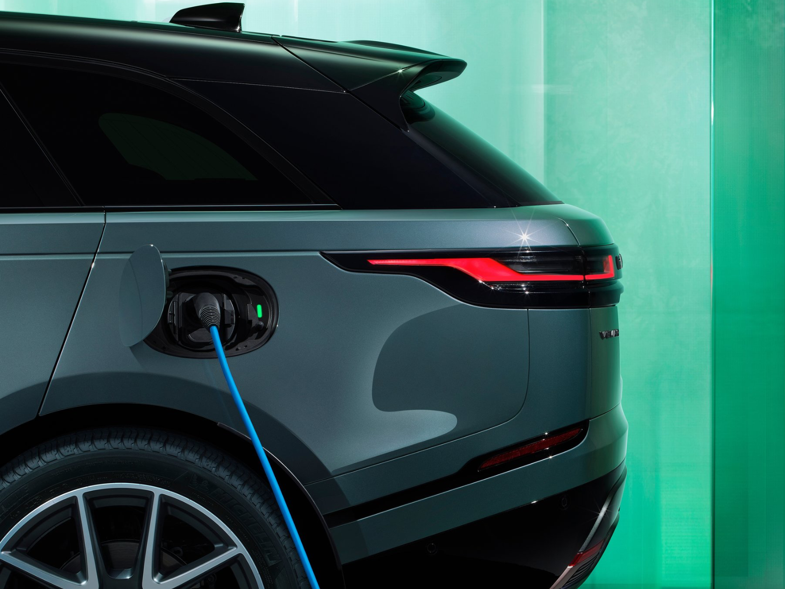 Land Rover's Reliability Problems Are Now Costing JLR Serious Money ...
