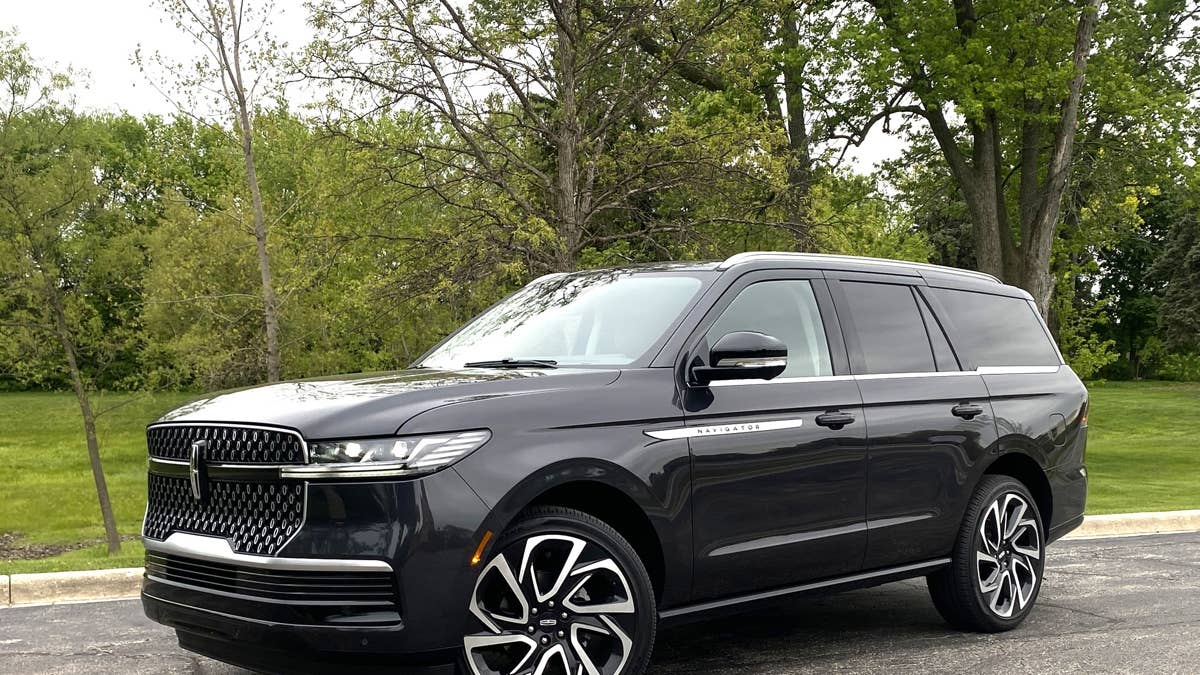 I Drove the 2026 Lincoln Navigator 4X4 Reserve. Just How Luxurious Is It?