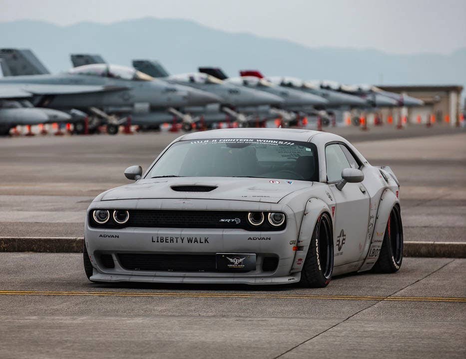 リバティウォーク - ダッジチャレンジャー SRT ヘルキャット Liberty Walk Gives the Dodge Challenger SRT Hellcat the Fighter