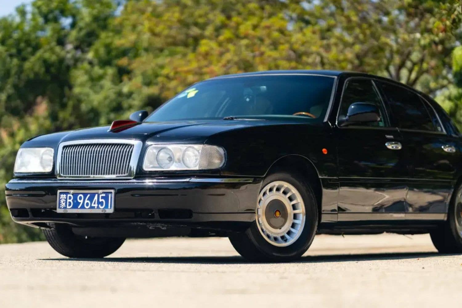Hongqi CA7460 (Based on Lincoln Town Car)