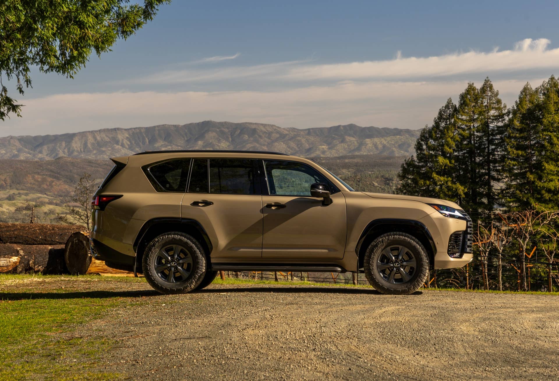 I Drove the 2026 Lexus LX 700h Overtrail. This is the Ultimate