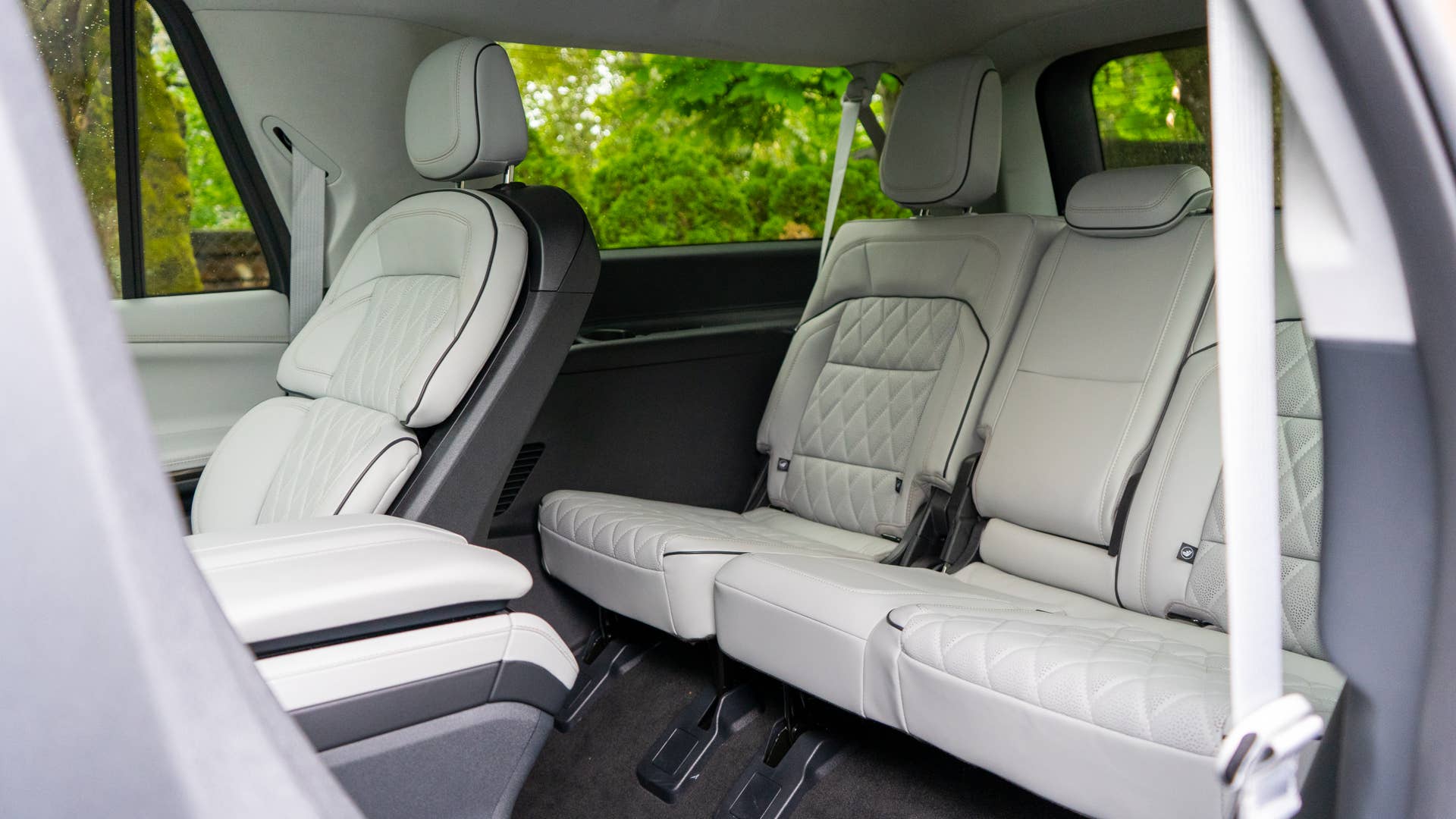 i-drove-the-2026-lincoln-navigator-l-black-label-here-s-my-honest