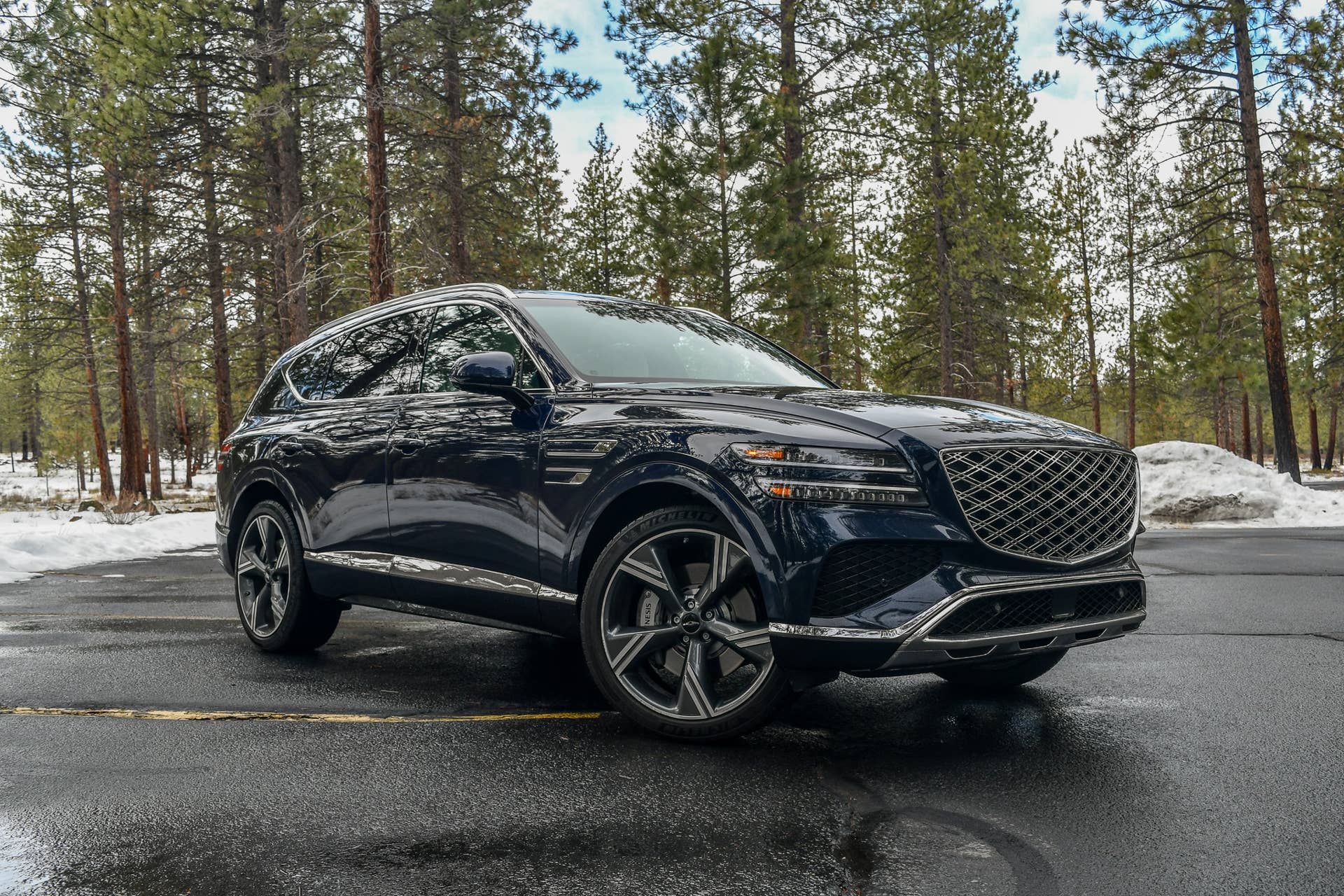 The front quarter end of the 2025 Genesis GV80 3.5T Prestige AWD