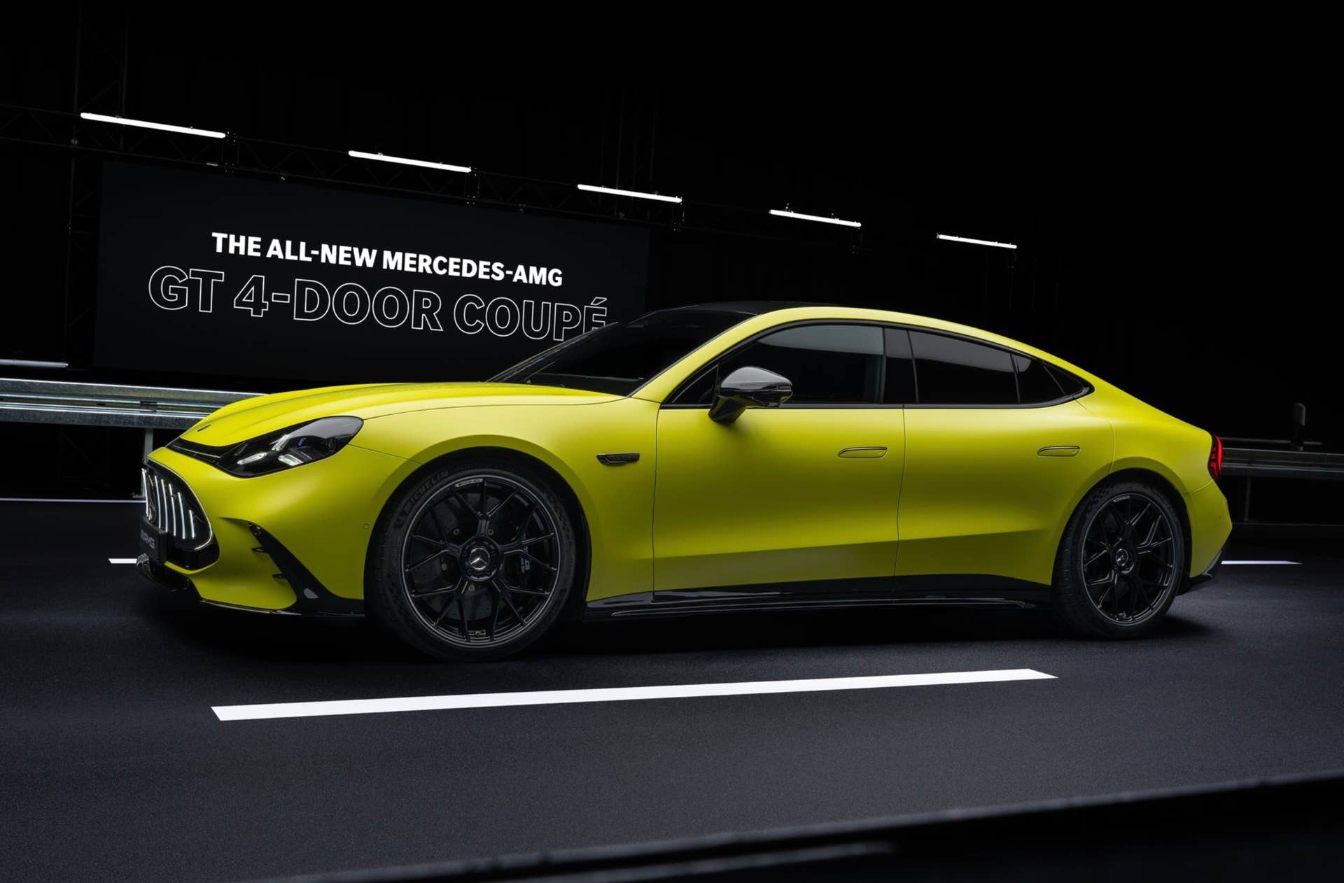 نمای جانبی مرسدس AMG GT چهاردر ۲۰۲۷