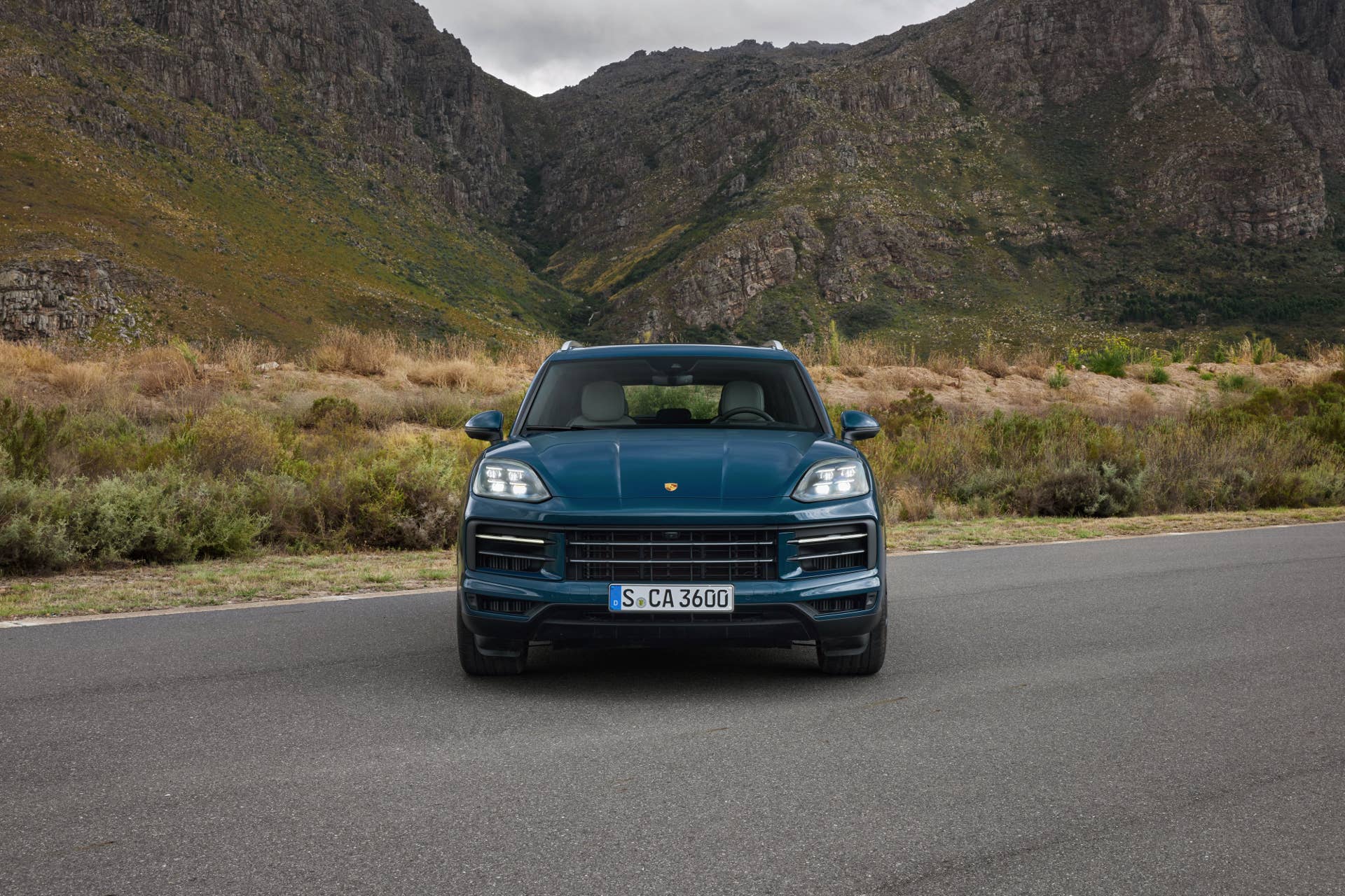 2025-2026 Porsche Cayenne in turquoise front view