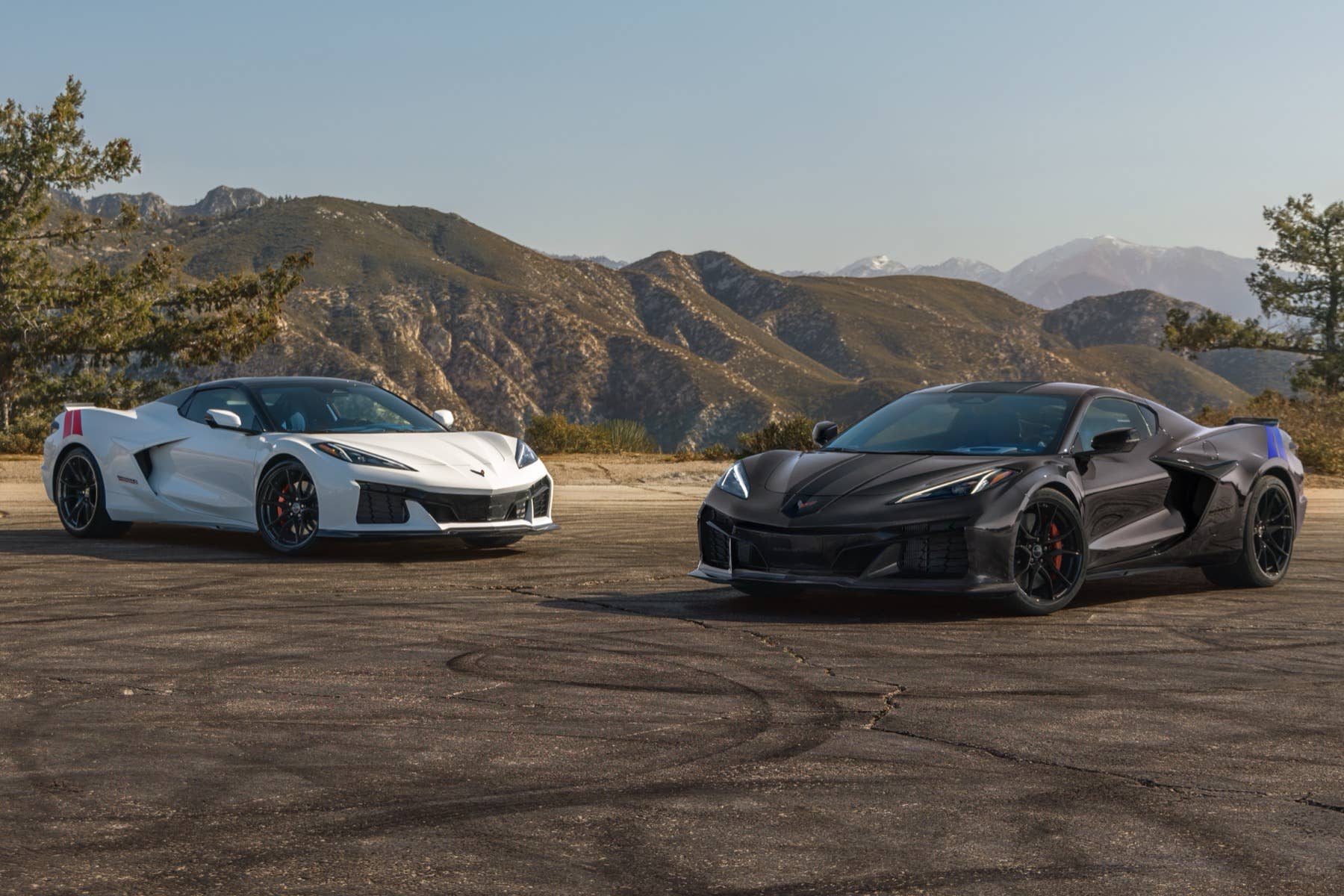 2027-Chevrolet-Corvette-Grand-Sport-Convertible-Launch-Edition-in-Arctic-White-on-left-and-Grand-Sport-X-Coupe-in-Pitch-Gray-Metallic-on-right-Press-Photos-Exterior-002