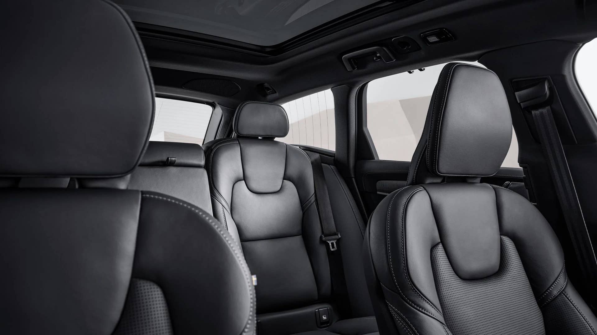 2025-2026 Volvo V90 Cross Country