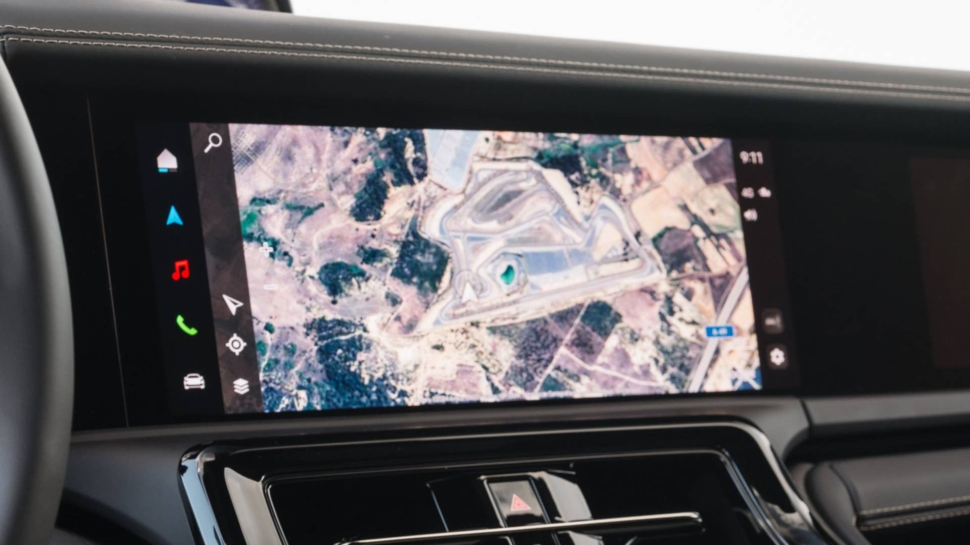2026 Porsche Panamera Turbo E-Hybrid black interior infotainment