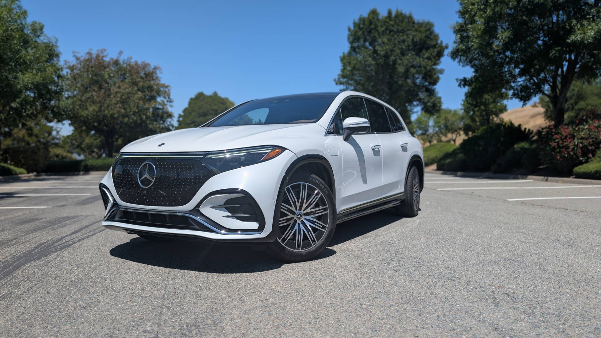 The front quarter end of the 2026 Mercedes-Benz EQS 400