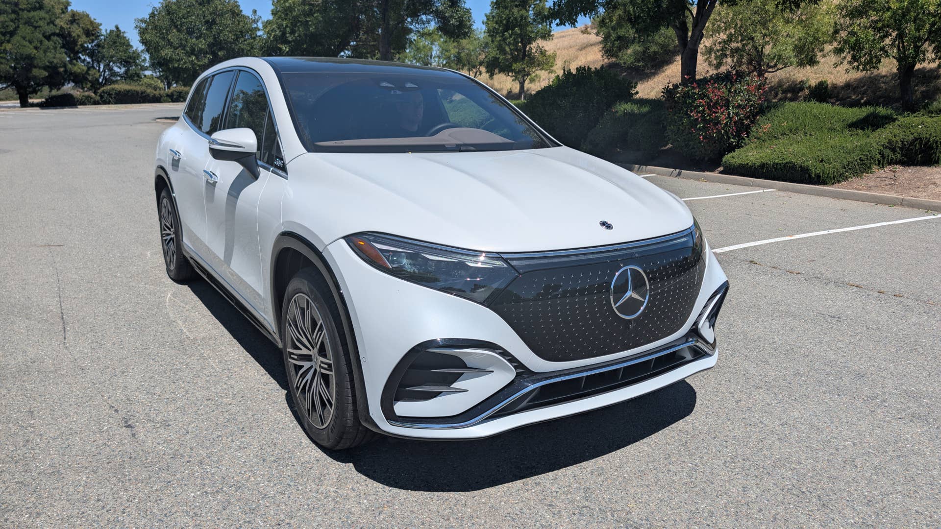 The front quarter end of the 2026 Mercedes-Benz EQS 400