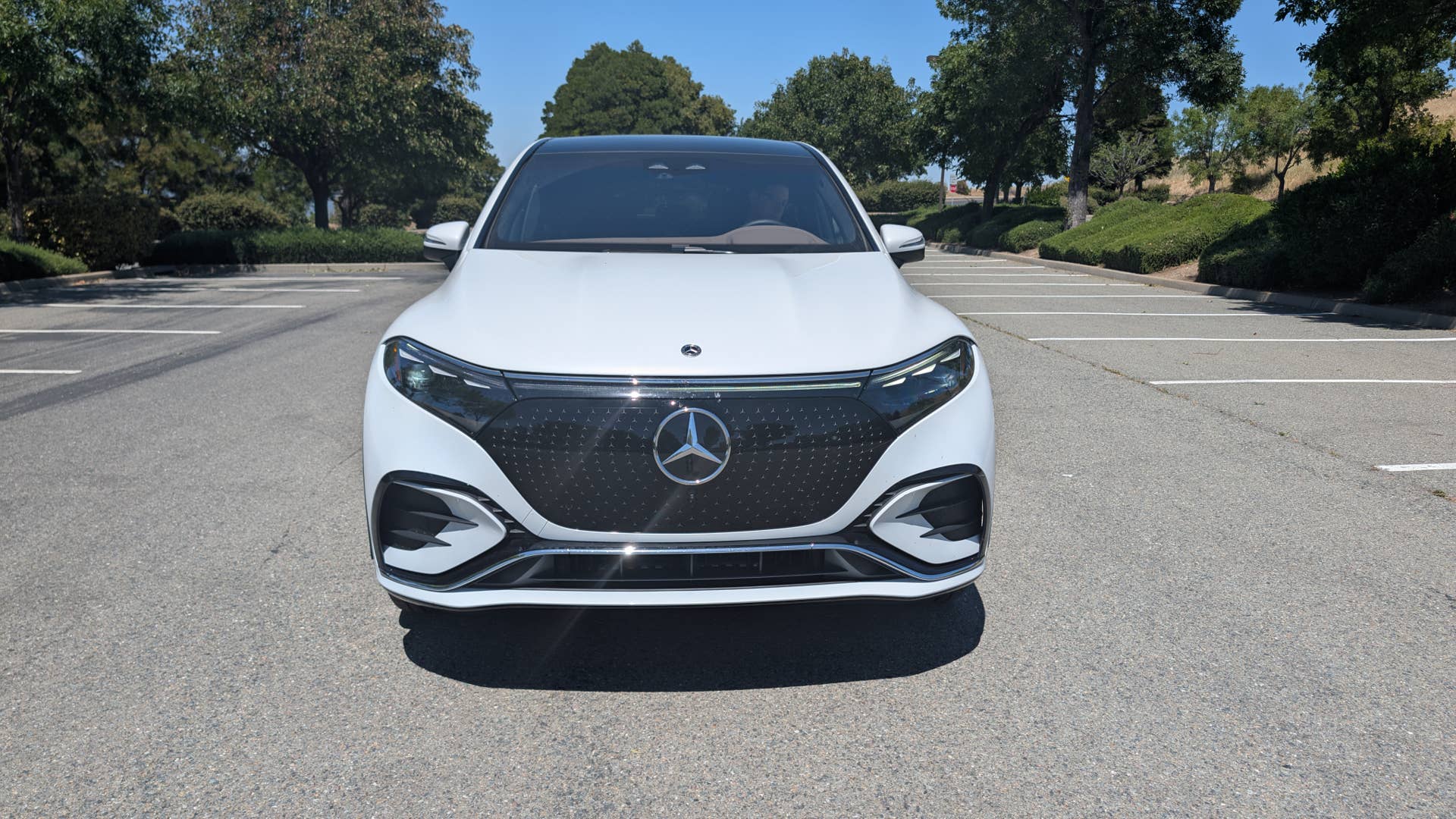 The very front end of the 2026 Mercedes-Benz EQS 400