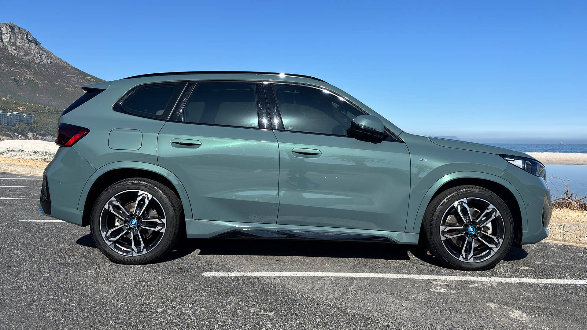2025 BMW iX1