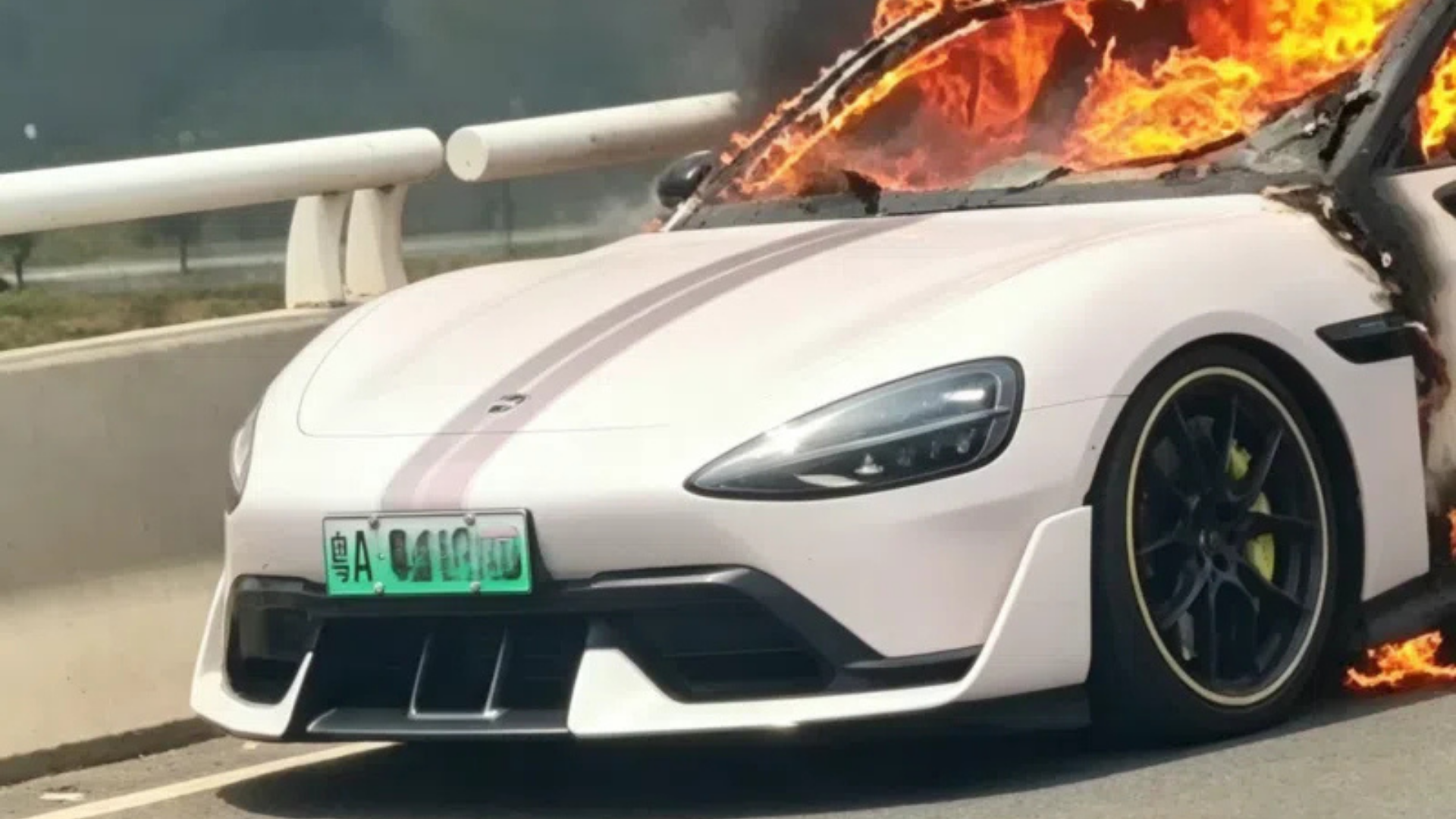 Xiaomi SU7 Fire