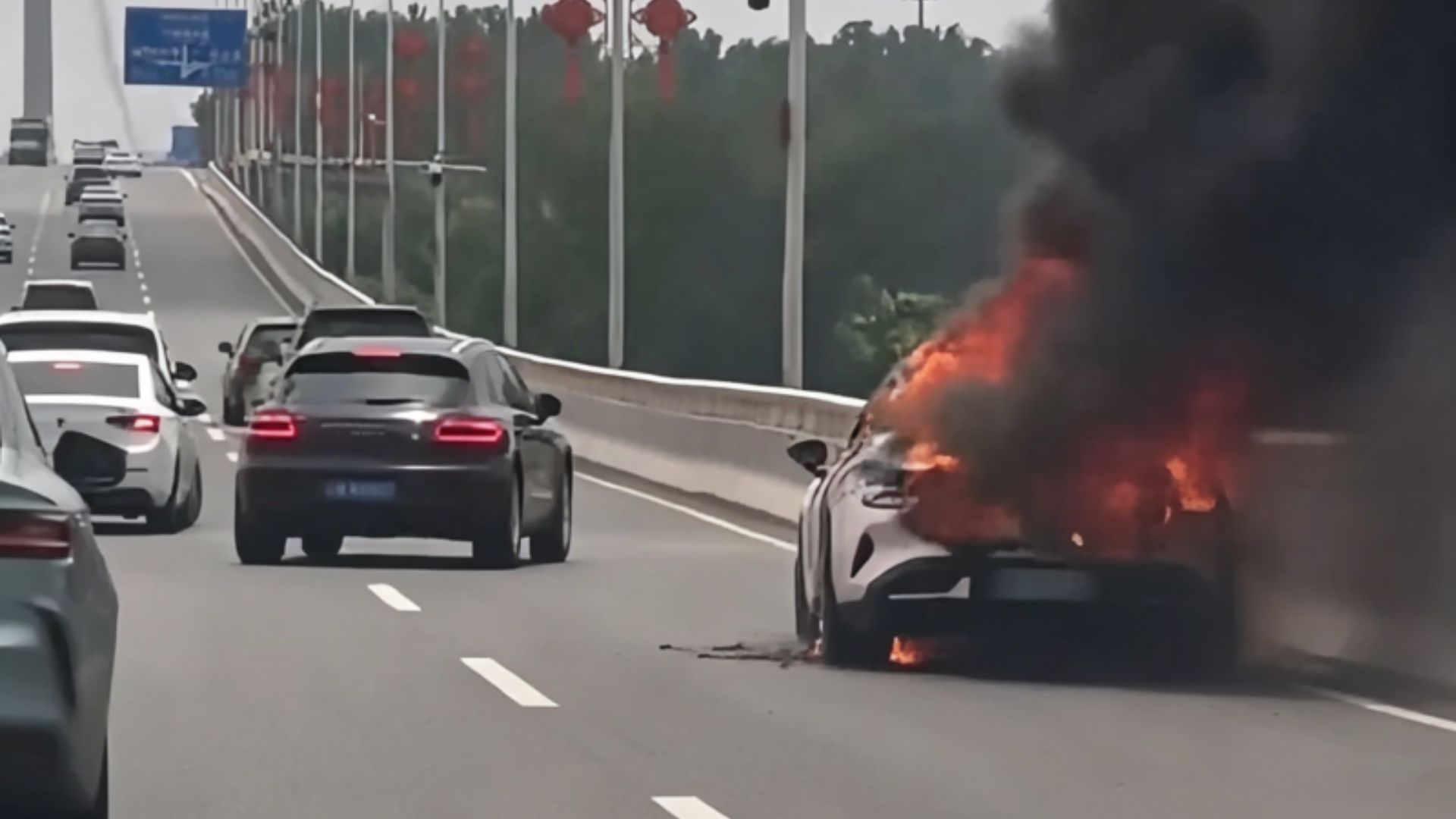 Xiaomi SU7 Fire