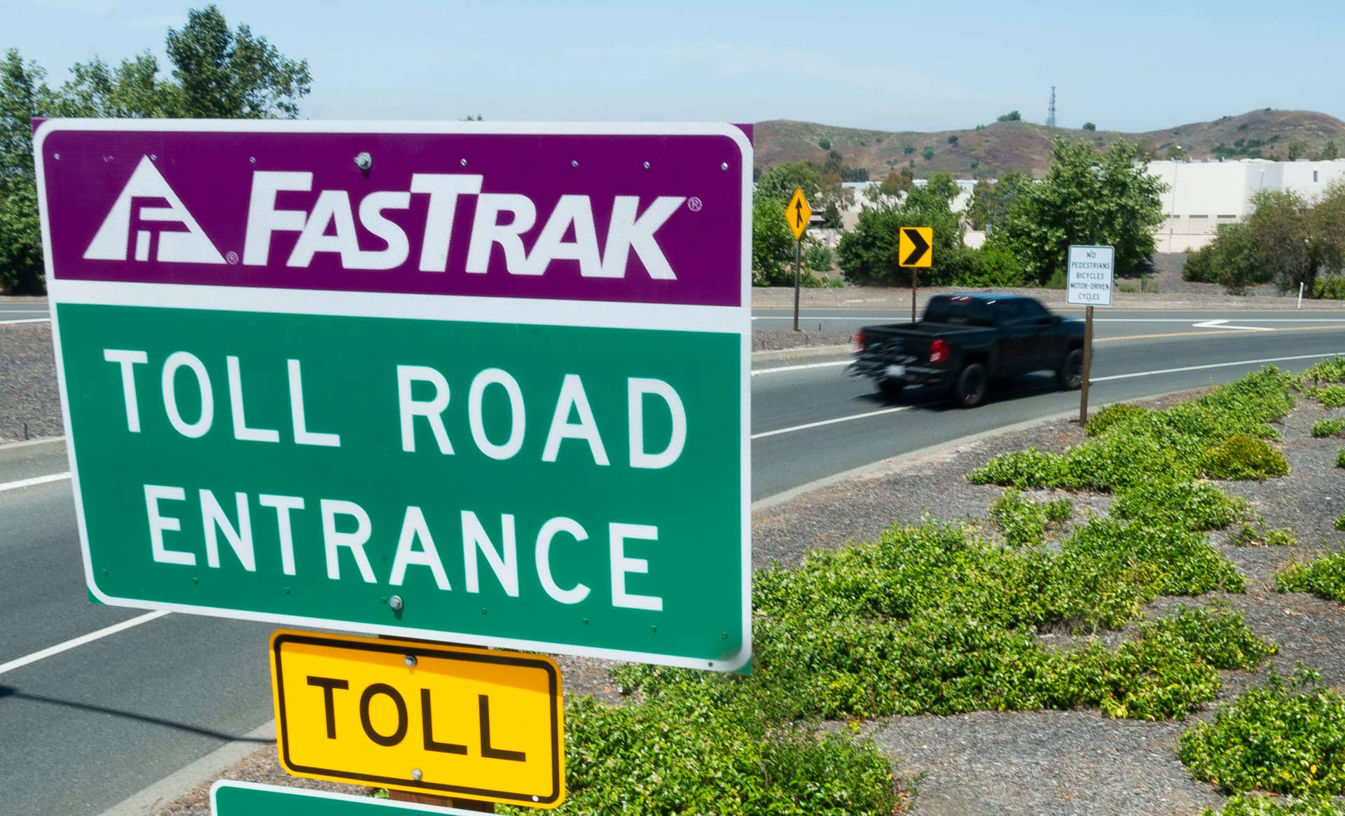 Rancho Santa Margarita, CA - June 23: A car enters the northbound 241 toll road at Antonio Parkway in Rancho Santa Margarita, CA on Tuesday, June 23, 2020. (Photo by Paul Bersebach/MediaNews Group/Orange County Register via Getty Images)