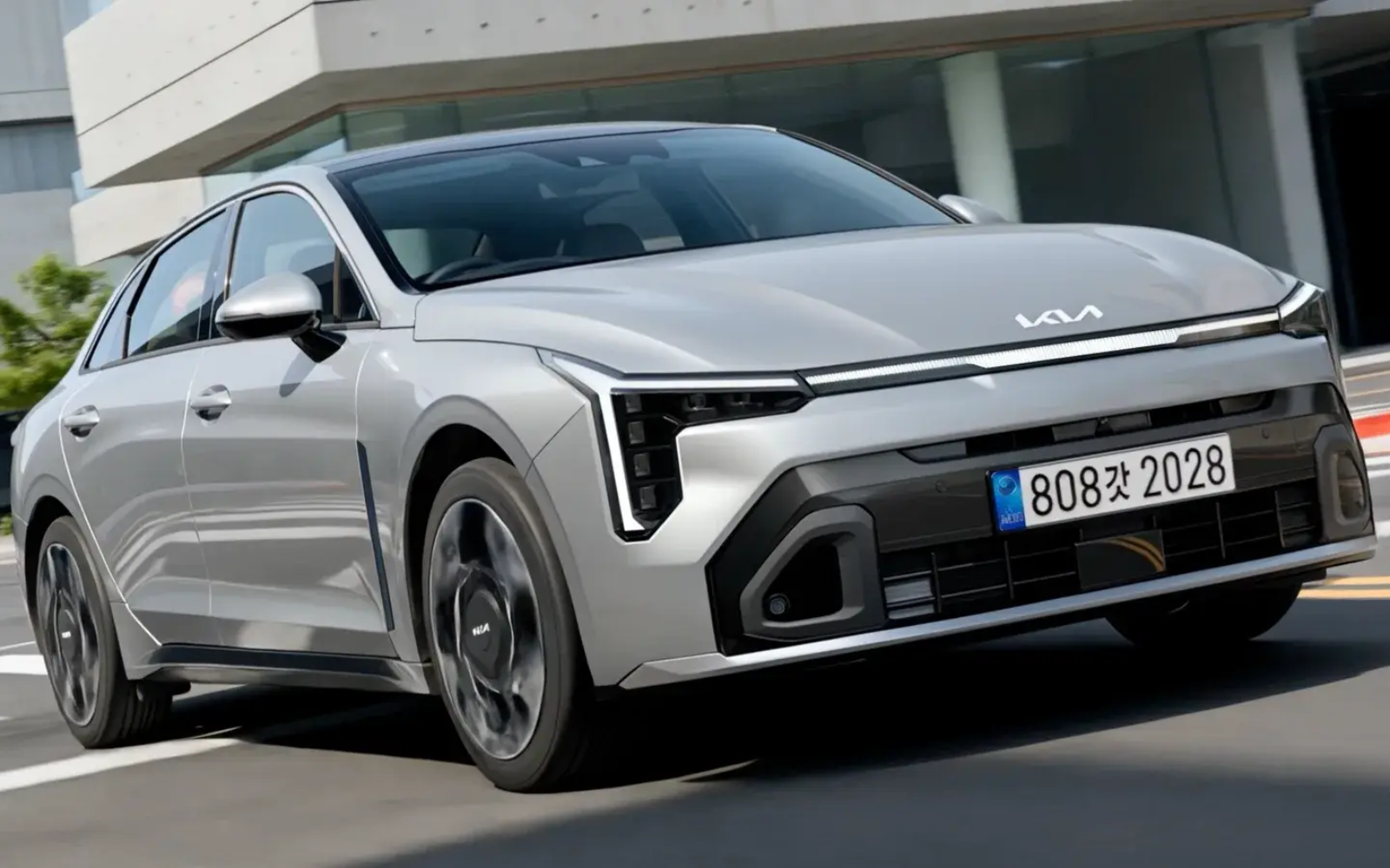 2027-kia-k5-may-skip-a-full-redesign-for-a-cleaner-facelift-autoblog