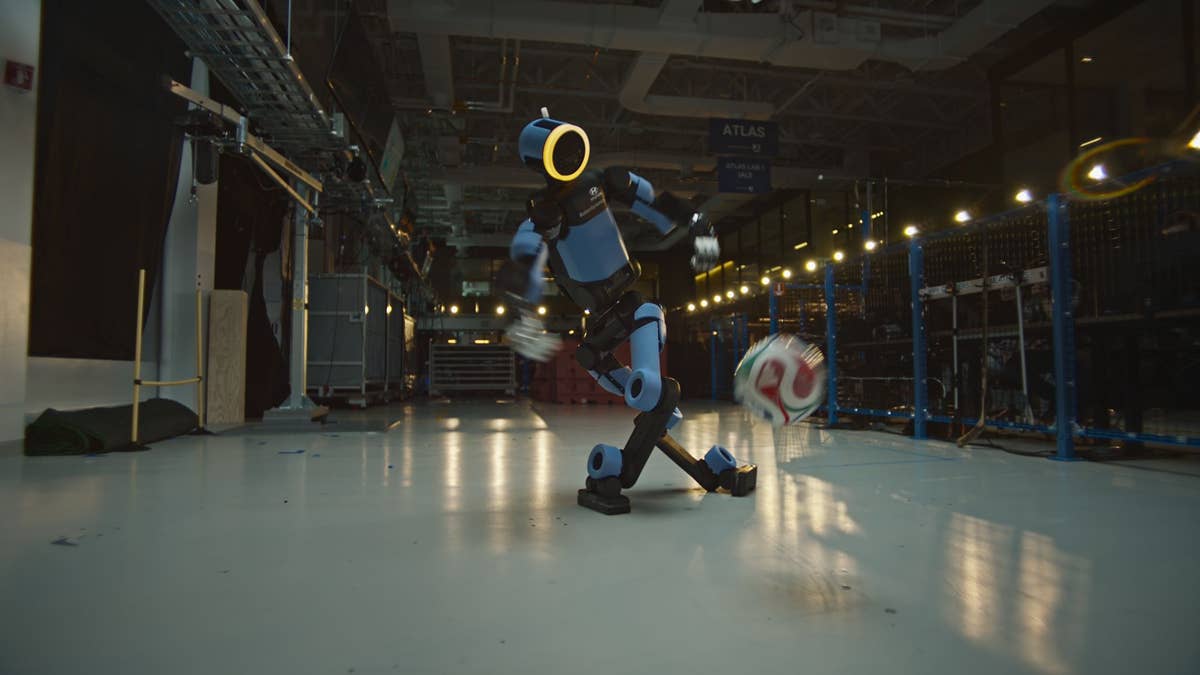 boston-dynamics-atlas-humanoid-robot-executing-soccer-drills-2.jpg?profile=rss