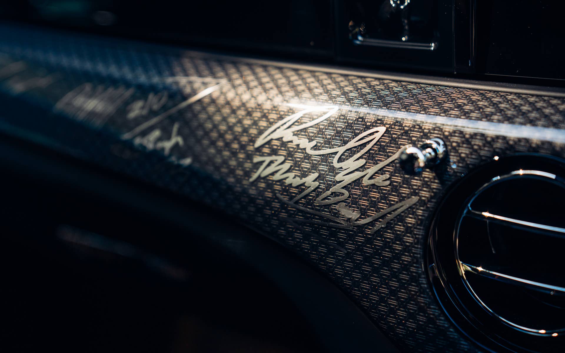 p90645895_highres_the-rolls-royce-blac.jpg?profile=rss